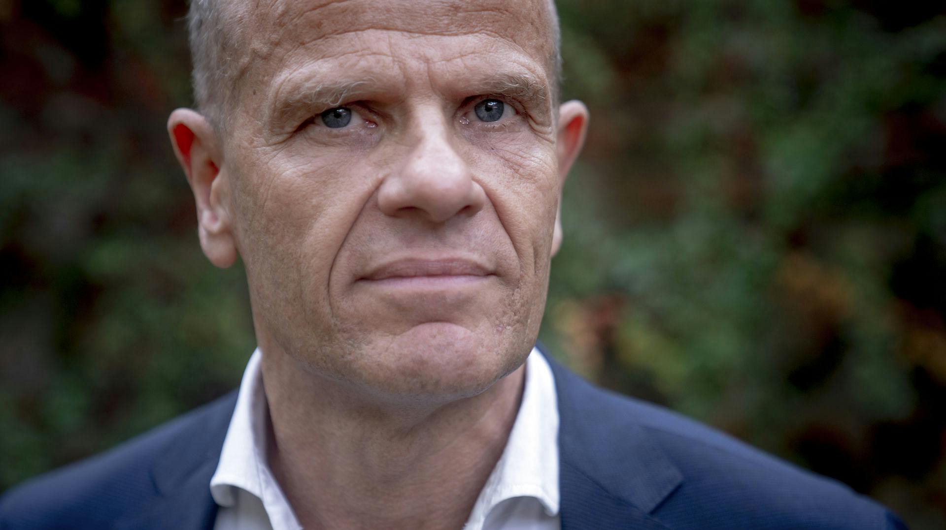 Lars Findsen lever i et miljø, hvor man har det bedst i skyggerne. Men lige nu er han mere synlig end nogensinde på grund af en pinlig lækagesag.