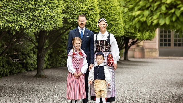 https://imgix.seoghoer.dk/media/article/202006_kronprinsessfamiljen_foto_linda_brostrom-kunglhovstaterna.jpg