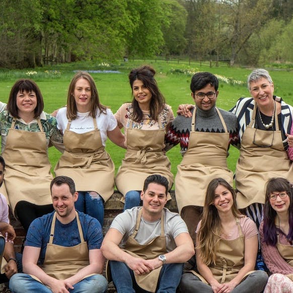 https://imgix.seoghoer.dk/media/article/4d38e033-377f-4b94-a878-9ca31ae7ce11-gbbo9-baker-group-1162.jpg