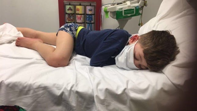 https://imgix.seoghoer.dk/media/article/alfie-in-hospital-where-his-mother-lauren-watched-helpless-as-he-asked-her-am-i-going-to-die-mummy-e1de.jpg