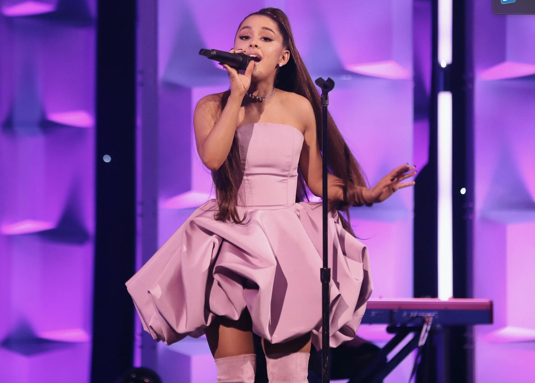 https://imgix.seoghoer.dk/media/article/ariana_grande_02.png