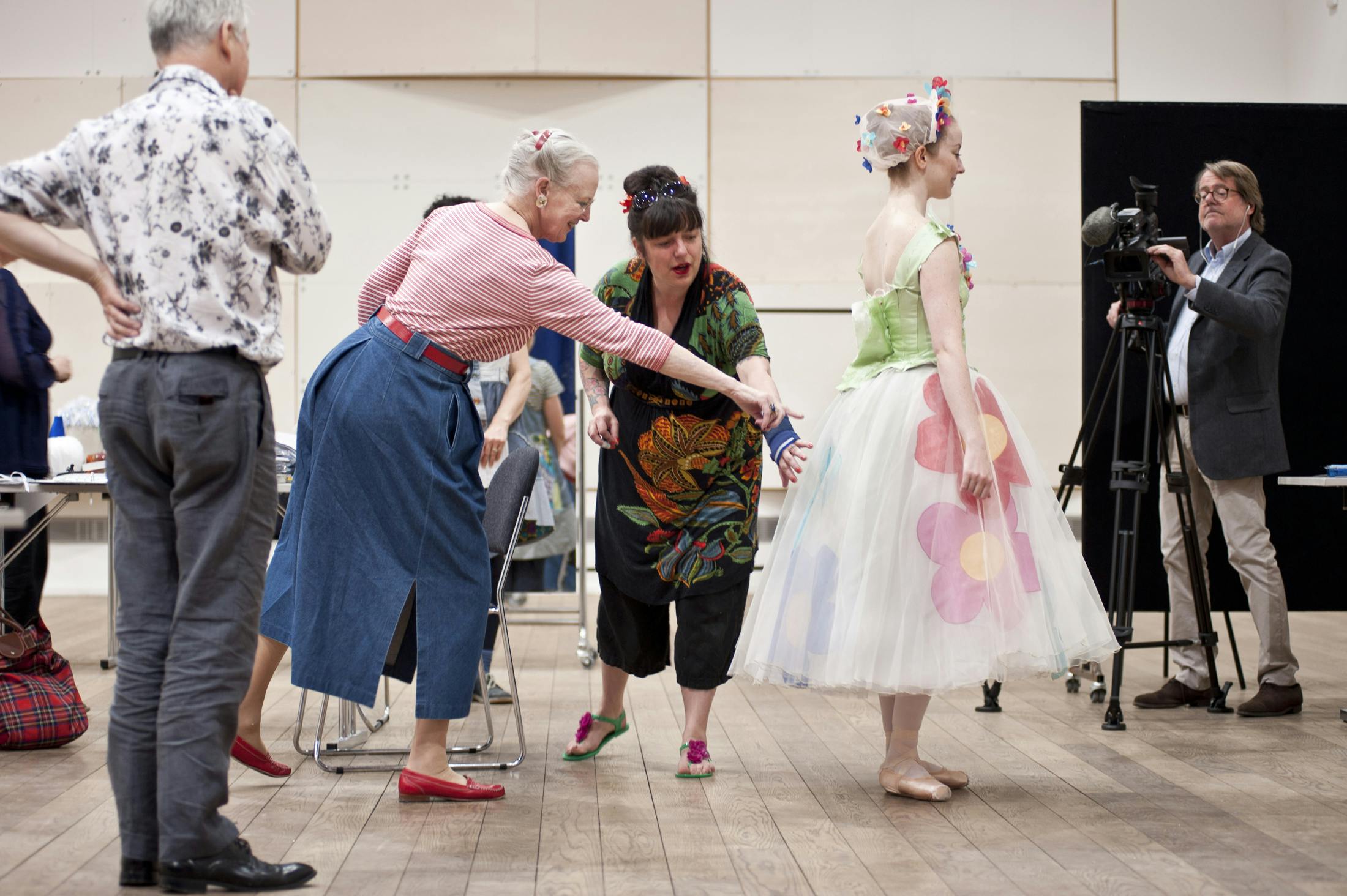 https://imgix.seoghoer.dk/media/article/ballerina_in_floral_dress_dronning_margrethe.jpg