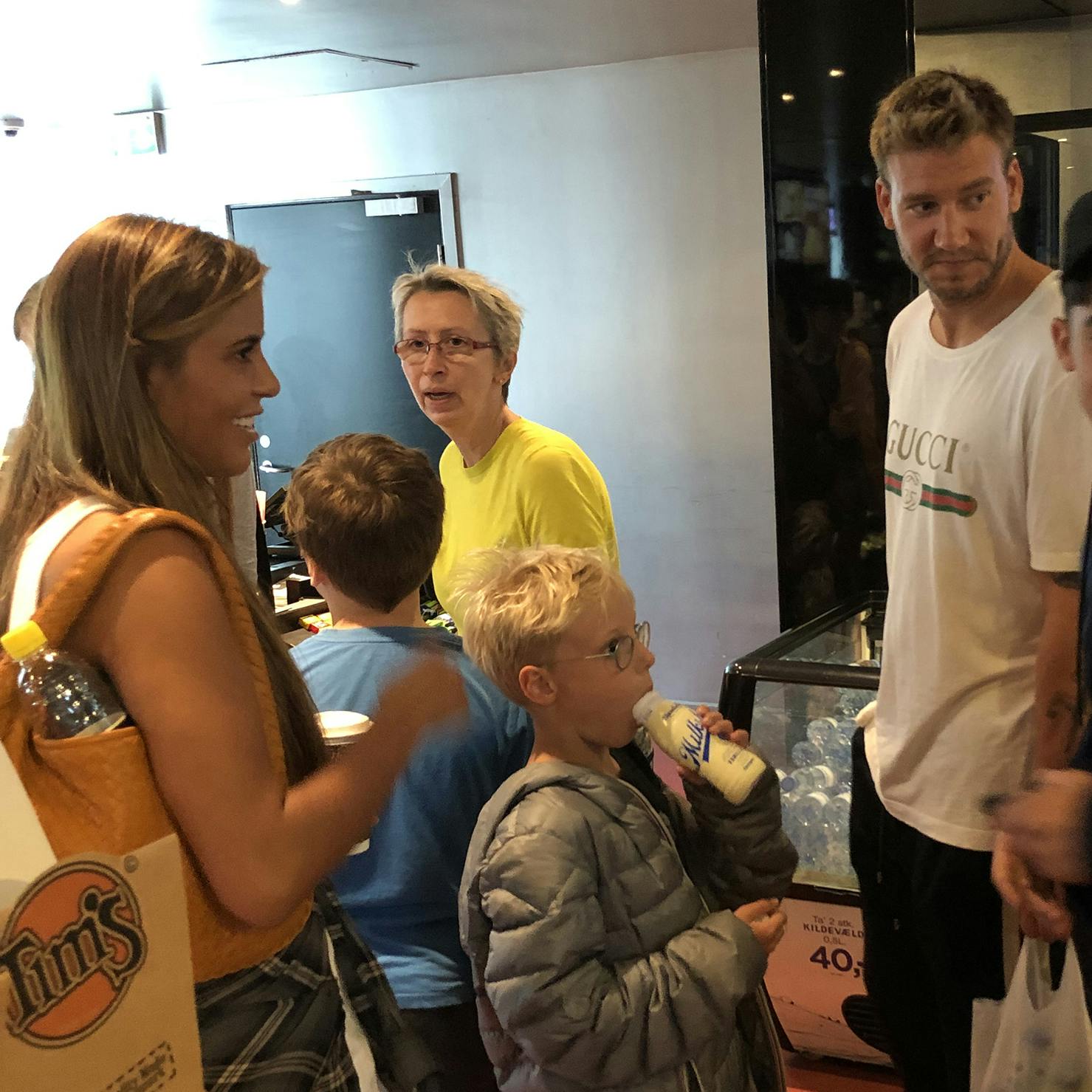 https://imgix.seoghoer.dk/media/article/bendtner_i_biffen_foto_se_og_hoer_1.jpg