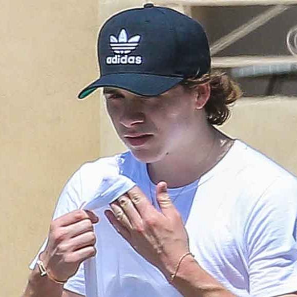 https://imgix.seoghoer.dk/media/article/brooklyn-beckham-front.jpg