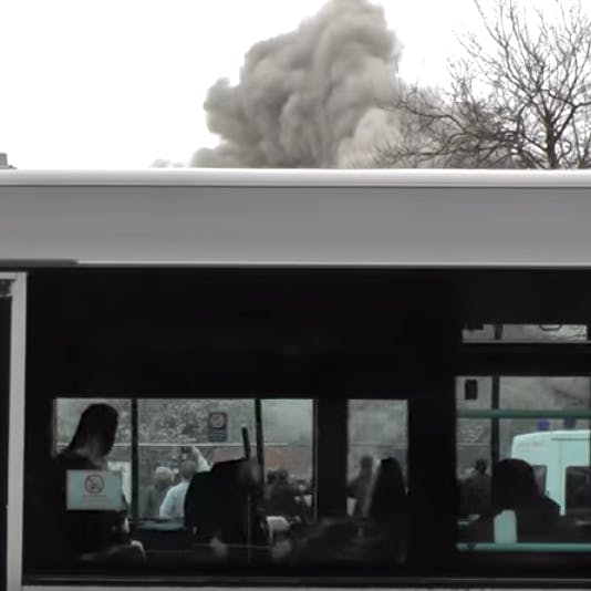 https://imgix.seoghoer.dk/media/article/bus_fotobomber_mand.png