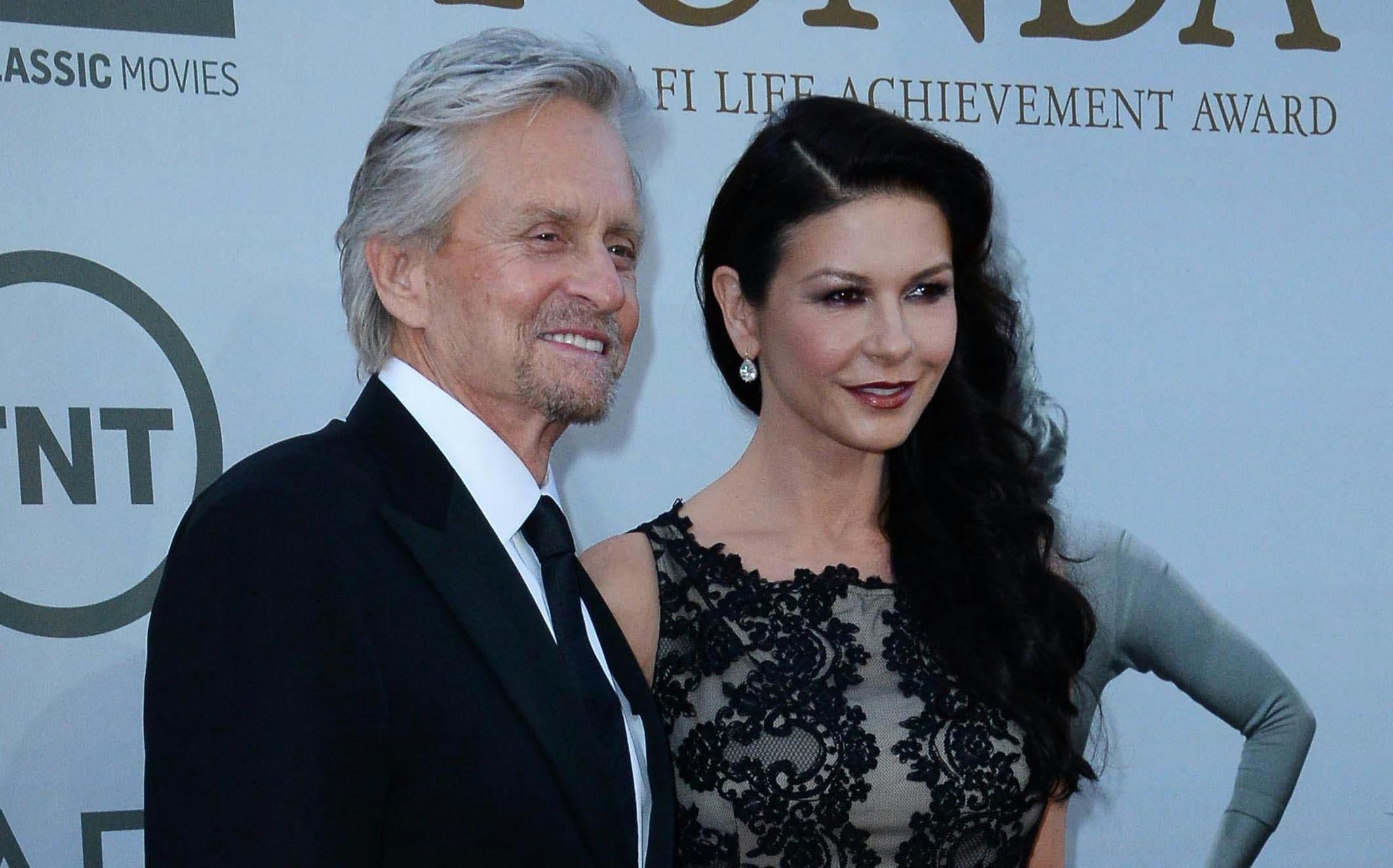 https://imgix.seoghoer.dk/media/article/catherine_zeta-jones_og_michael_douglas_mega.2.jpg