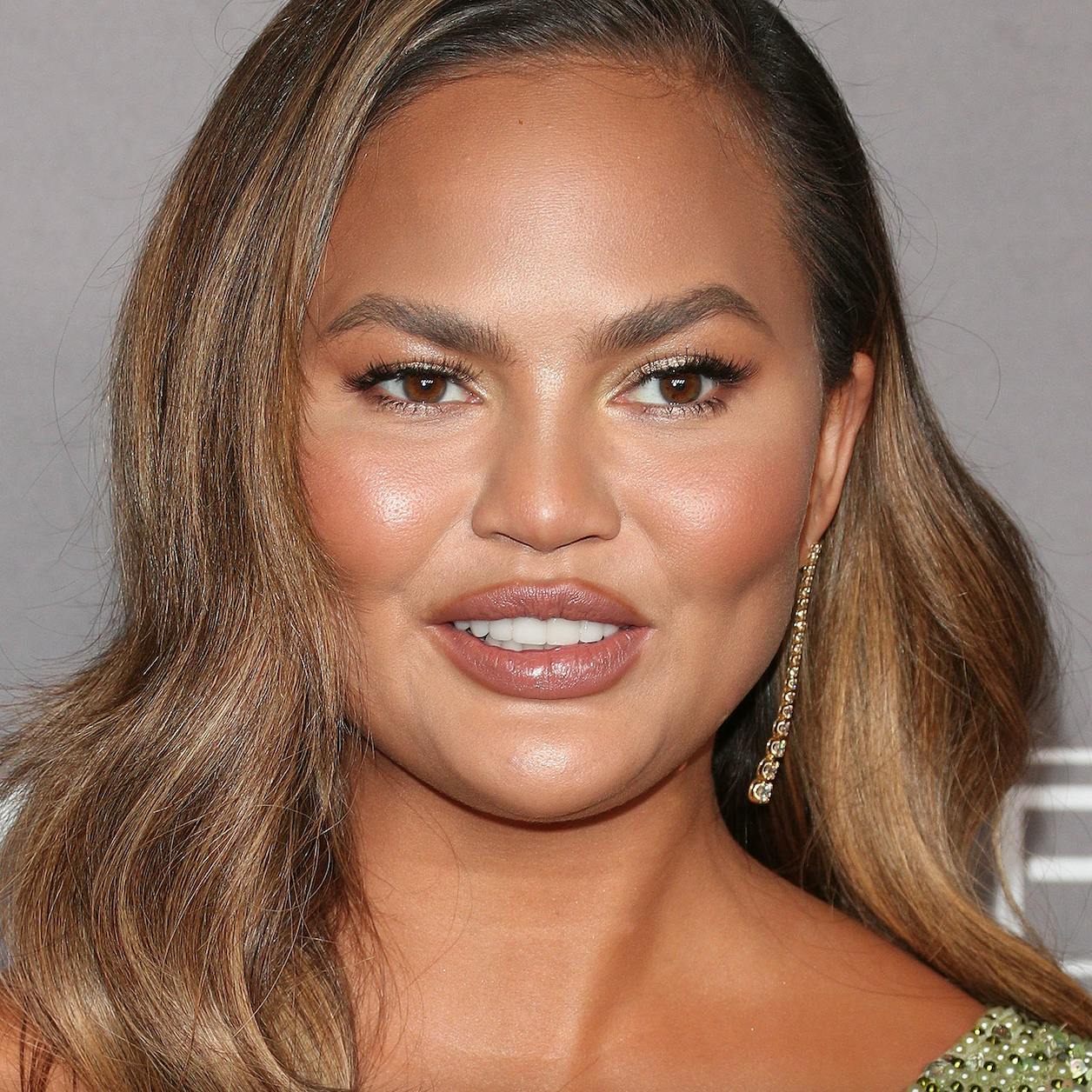 https://imgix.seoghoer.dk/media/article/chrissy-teigen-sh.png
