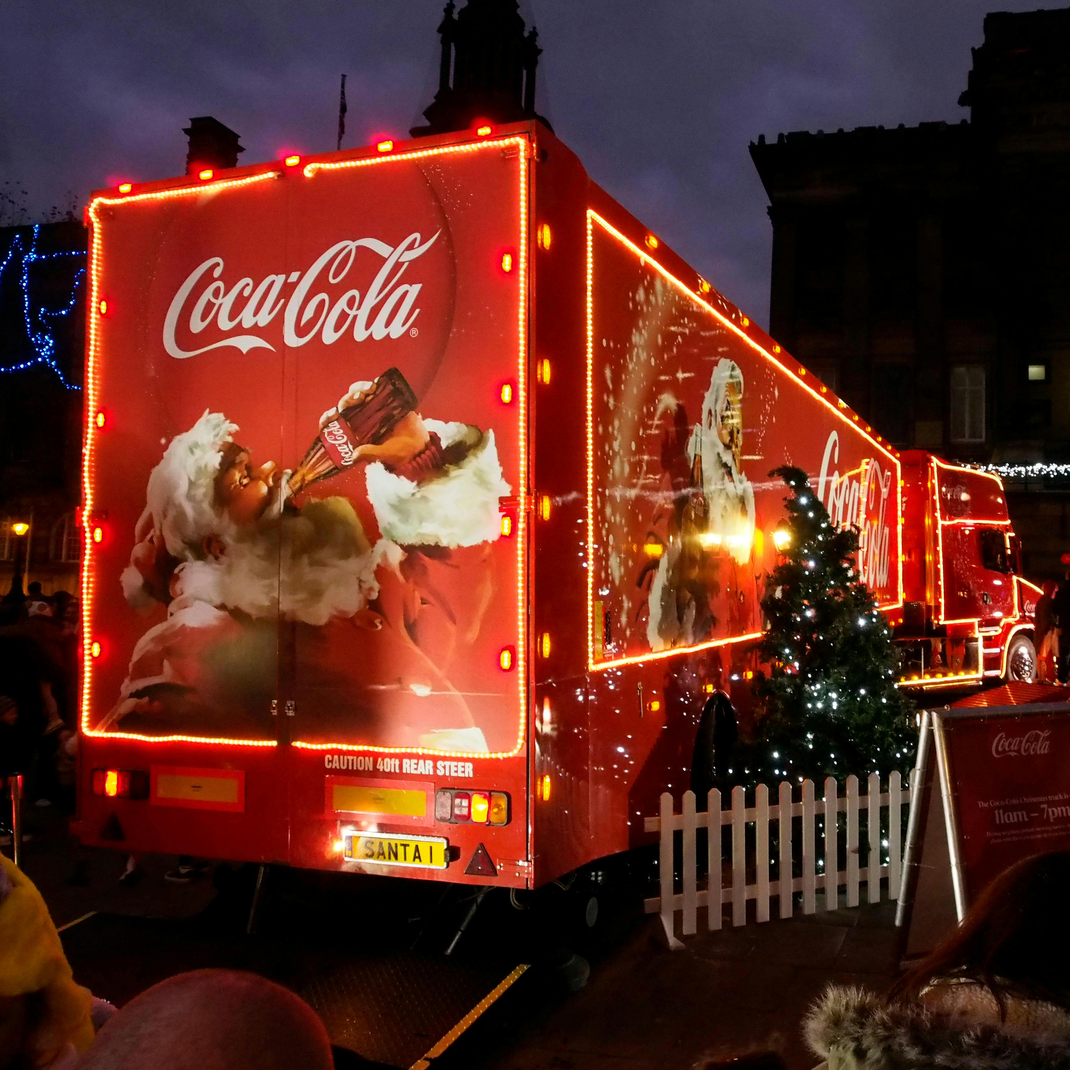 https://imgix.seoghoer.dk/media/article/coca_cola_lastbil_med_julemand.jpg