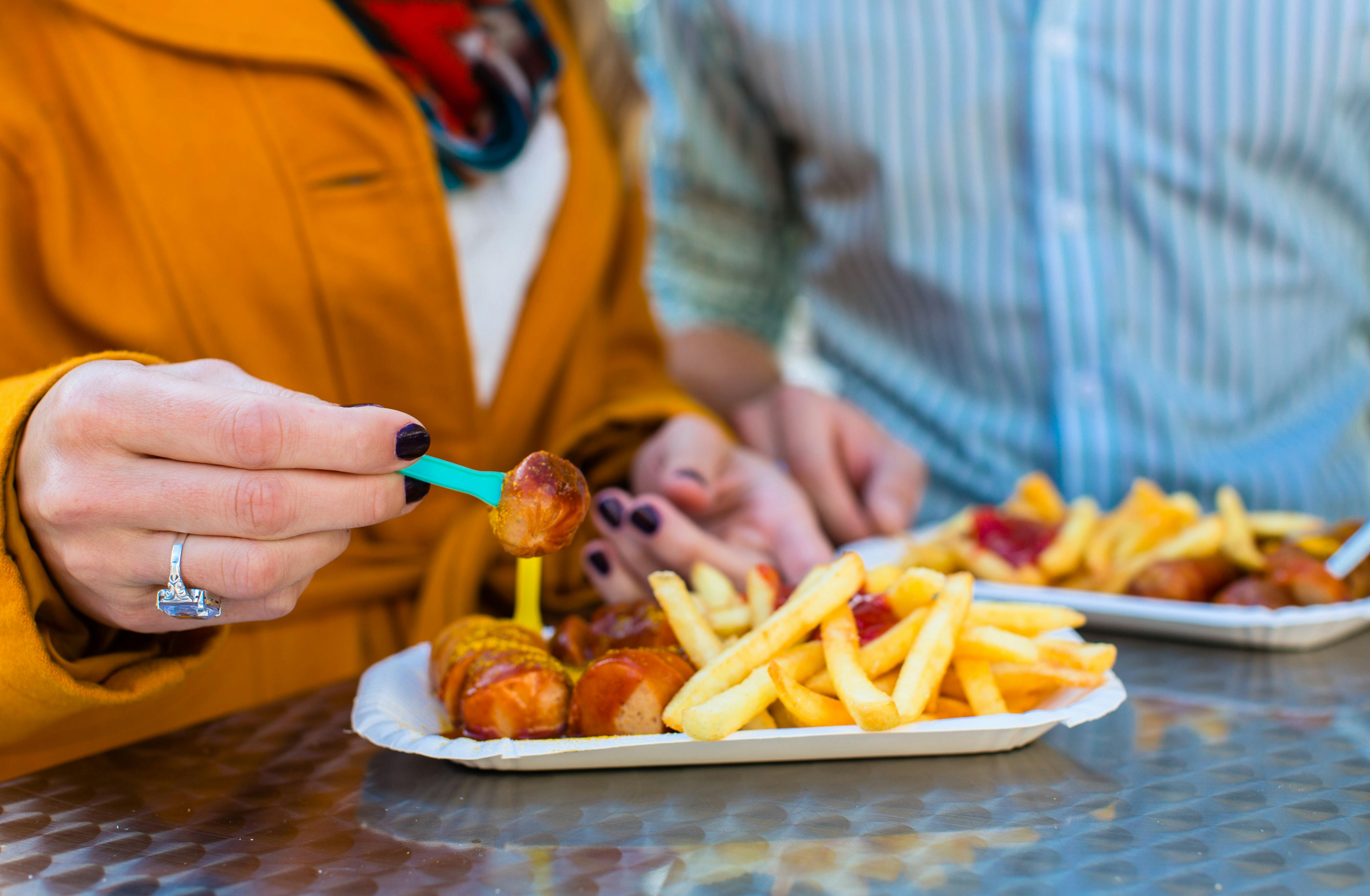 https://imgix.seoghoer.dk/media/article/currywurst.jpg