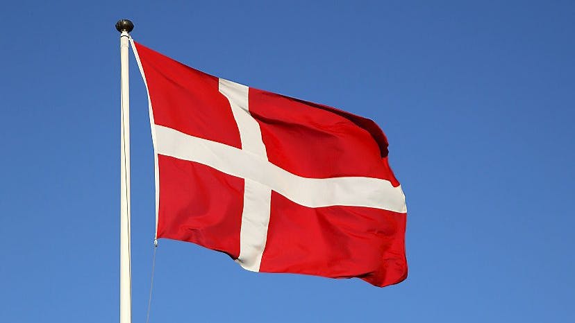 https://imgix.seoghoer.dk/media/article/danskflag-dannebrog.jpg