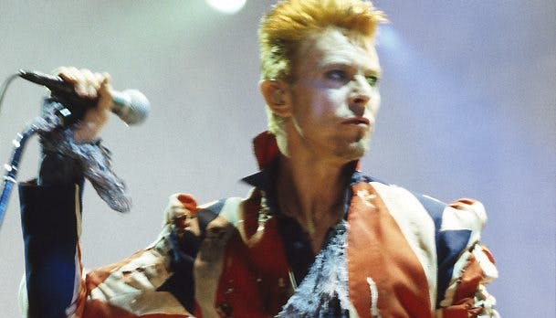 https://imgix.seoghoer.dk/media/article/david_bowie_aop.jpg