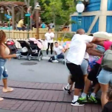 https://imgix.seoghoer.dk/media/article/disneyland_slagsmal.jpg