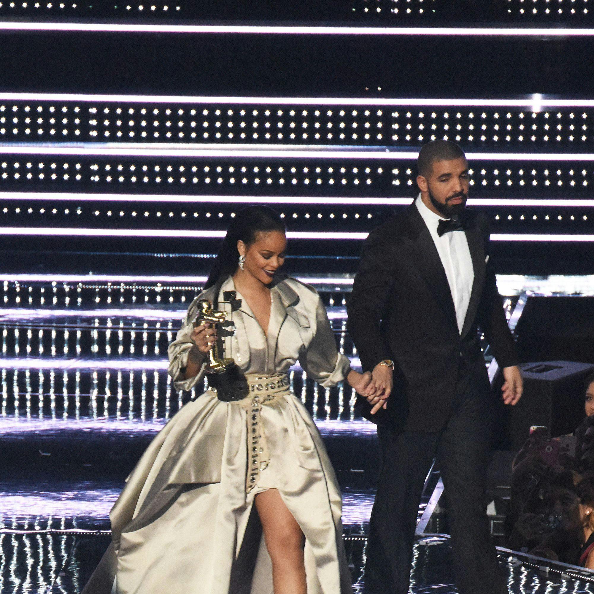 https://imgix.seoghoer.dk/media/article/drake_og_rihanna_efter_vanguard_pris.jpg