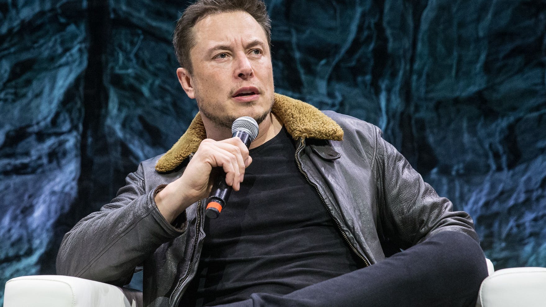 SpaceX-grundlæggeren Elon Musk har købt Twitter.

