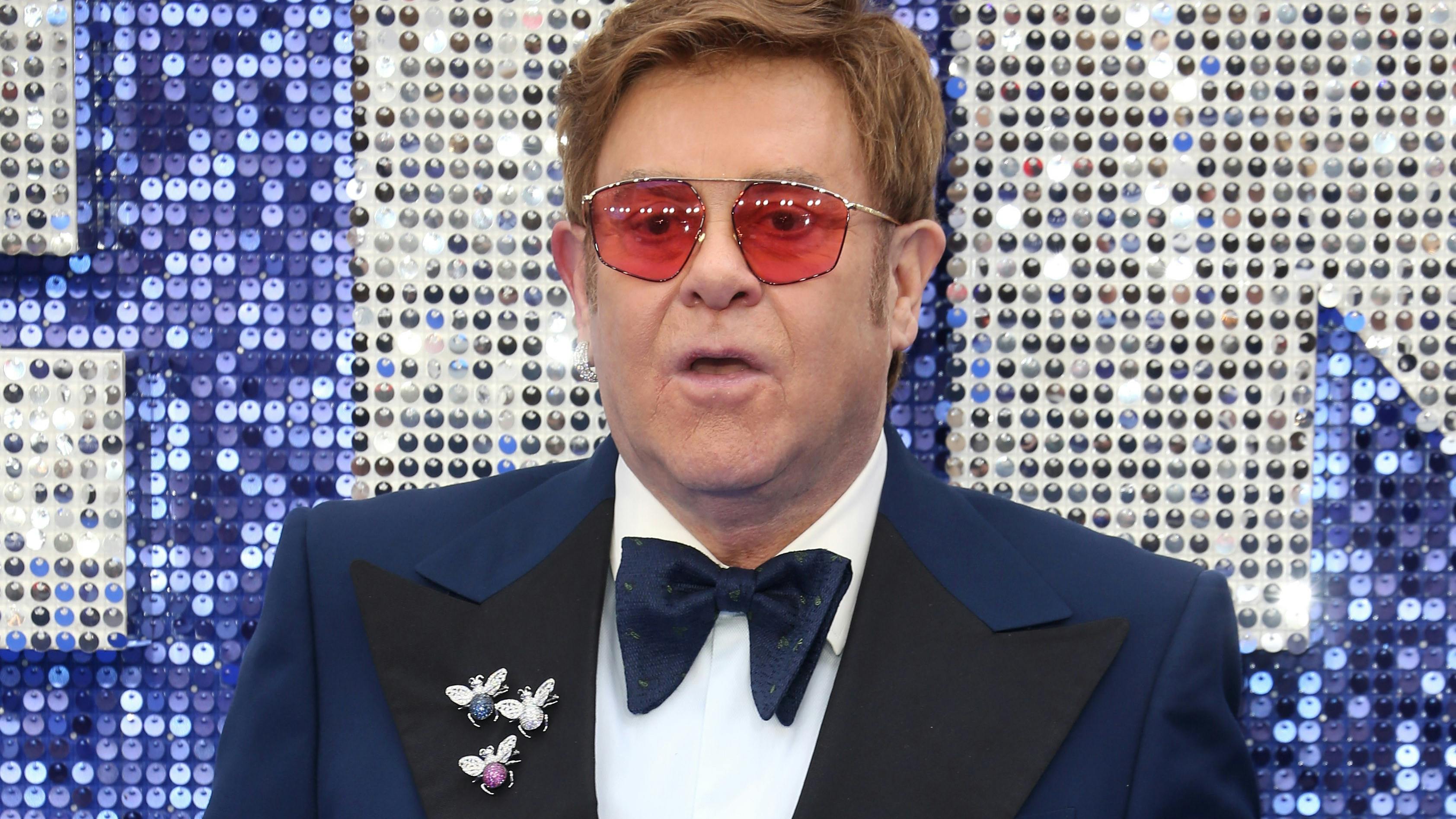https://imgix.seoghoer.dk/media/article/elton_john_-_takker_af.jpg