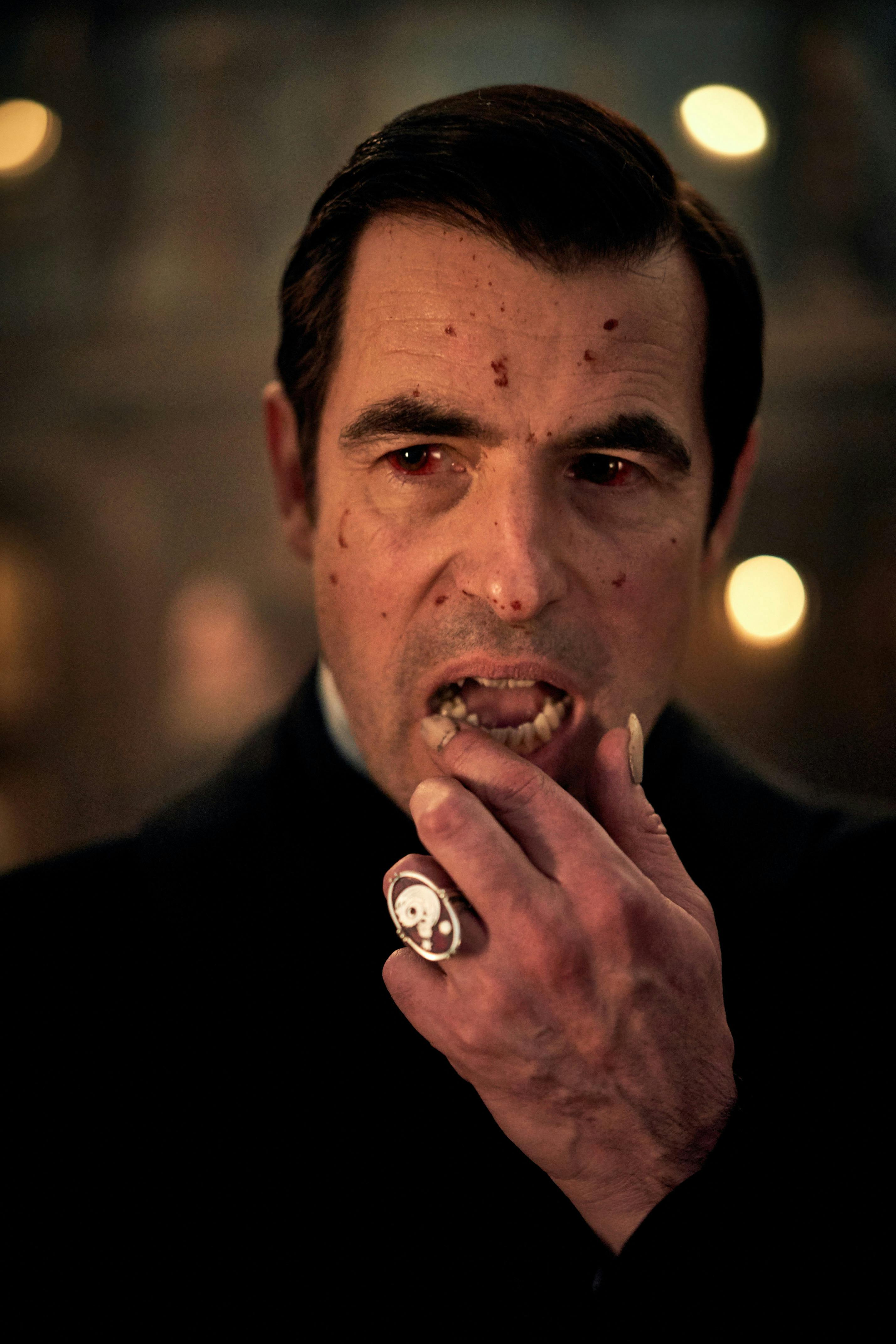 https://imgix.seoghoer.dk/media/article/embargoed_until_0001am_thurs_4_july_uk_time_-_claes_bang_as_dracula_-_001_.jpg