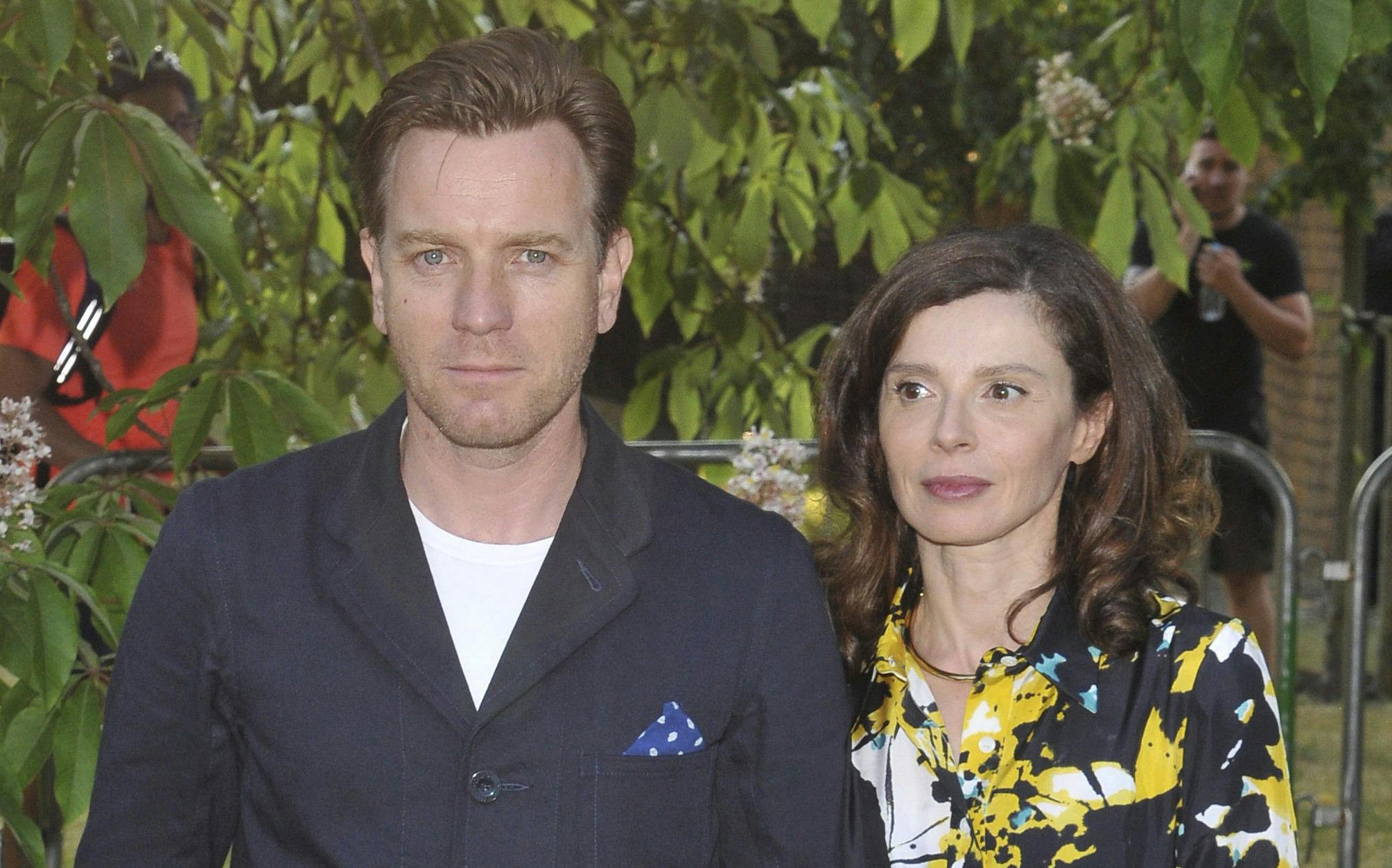 https://imgix.seoghoer.dk/media/article/ewan_mcgregor_og_eve_mavrakis.jpg