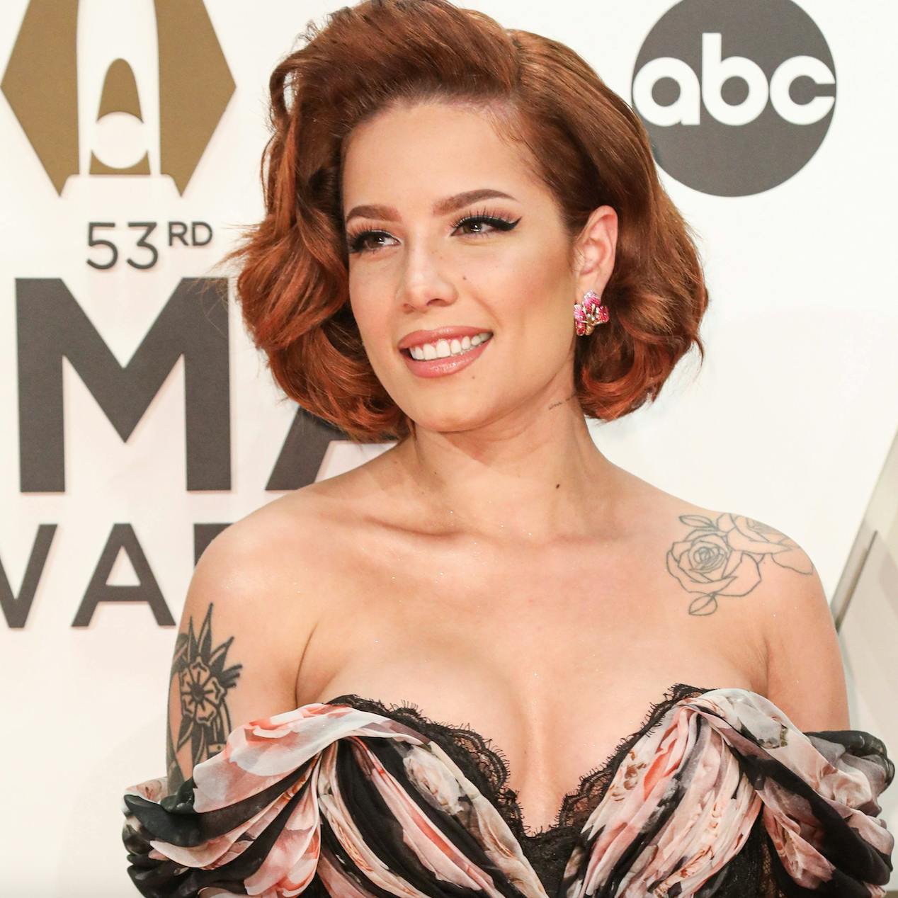 https://imgix.seoghoer.dk/media/article/halsey_0.png