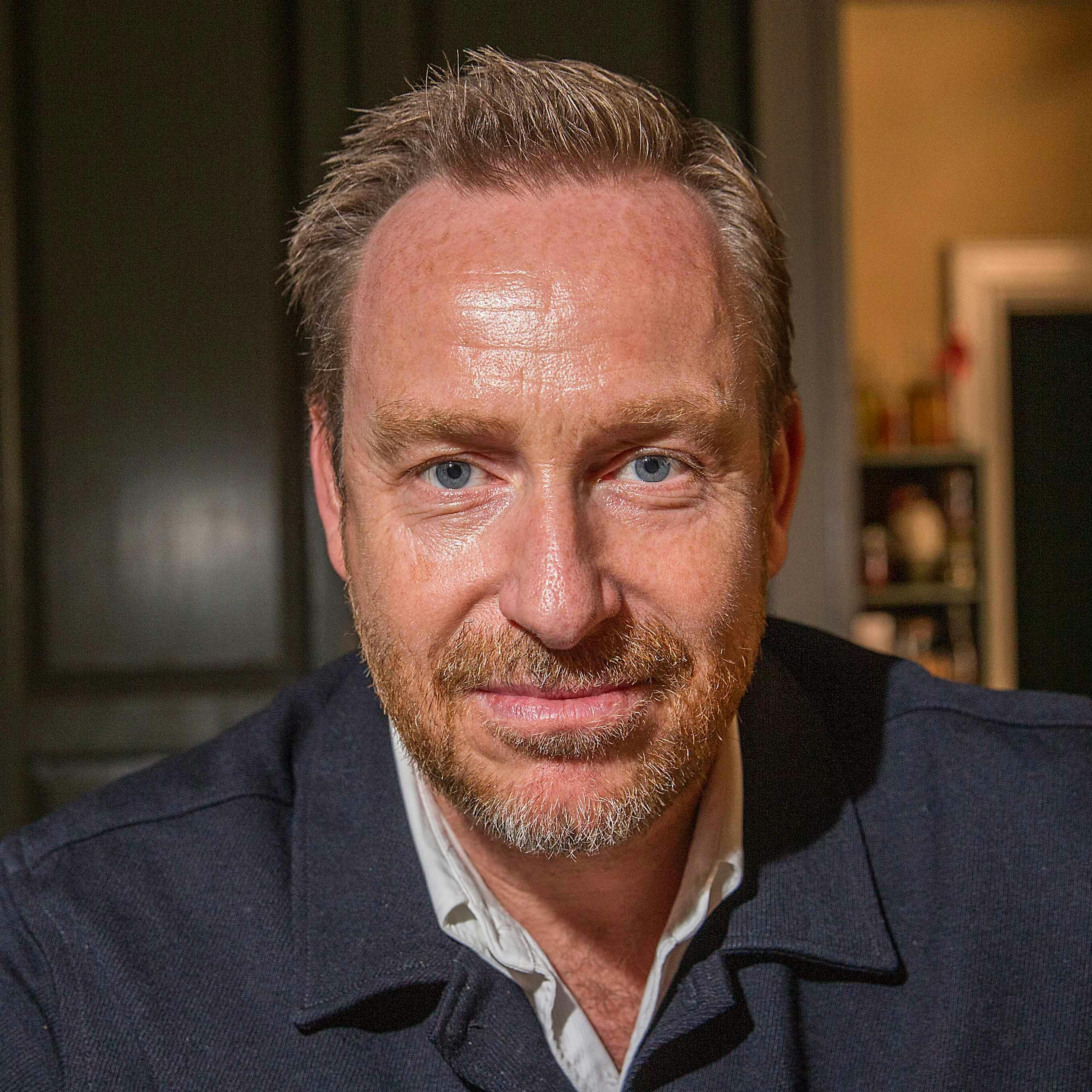 https://imgix.seoghoer.dk/media/article/herrens-veje-adam-price.jpg