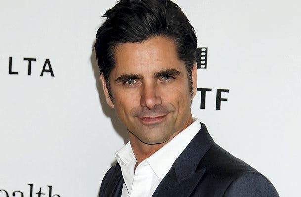 https://imgix.seoghoer.dk/media/article/john_stamos_aop.jpg