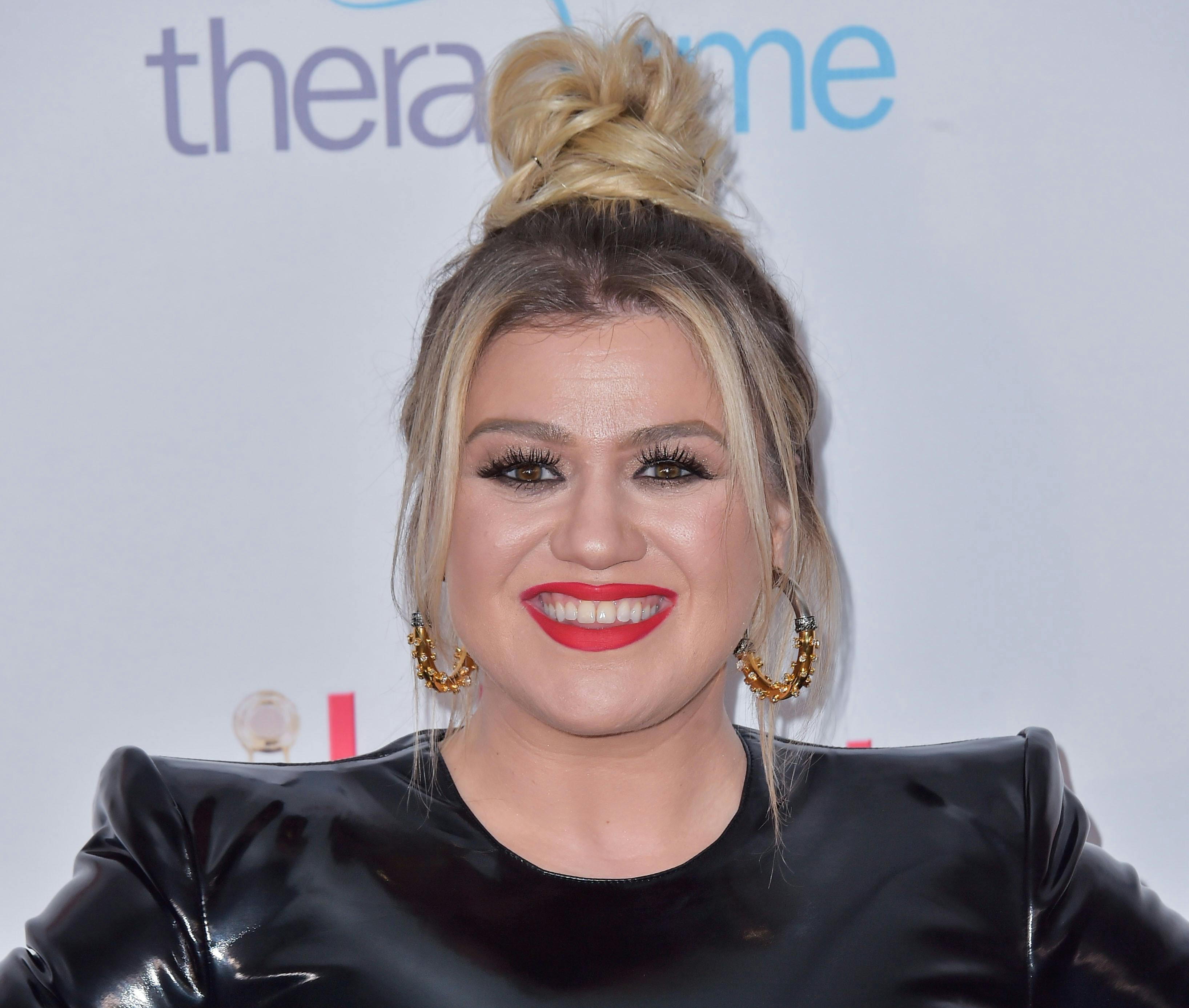 https://imgix.seoghoer.dk/media/article/kelly_clarkson_front.jpg