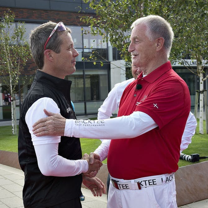 https://imgix.seoghoer.dk/media/article/kronprins_frederik_og_lars_larsen_foto_lars_horn_baghuset_0.jpg
