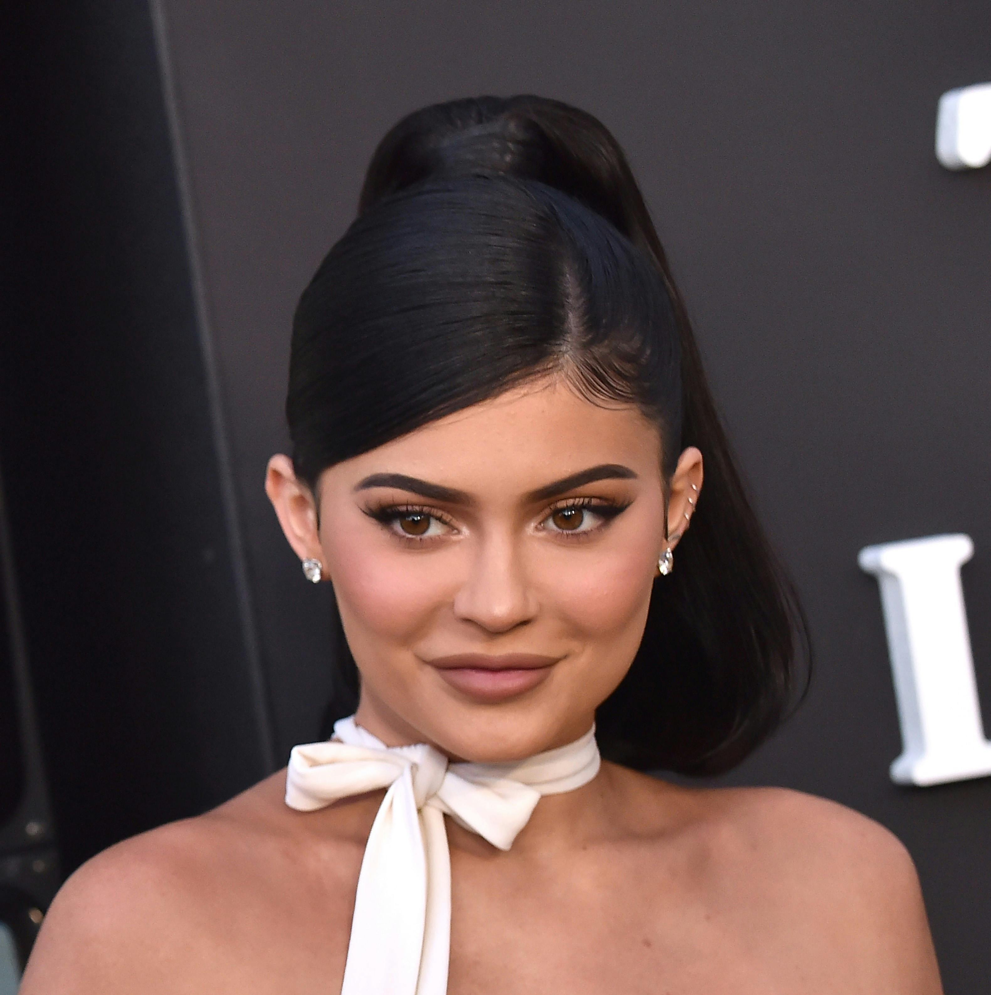 https://imgix.seoghoer.dk/media/article/kyllie_jenner_forlovelsesring.jpg