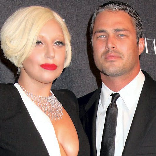 https://imgix.seoghoer.dk/media/article/lady_gaga_taylor_kinney_aop.jpg