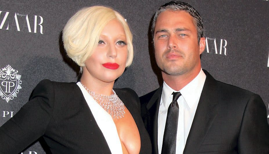 https://imgix.seoghoer.dk/media/article/lady_gaga_taylor_kinney_aop.jpg