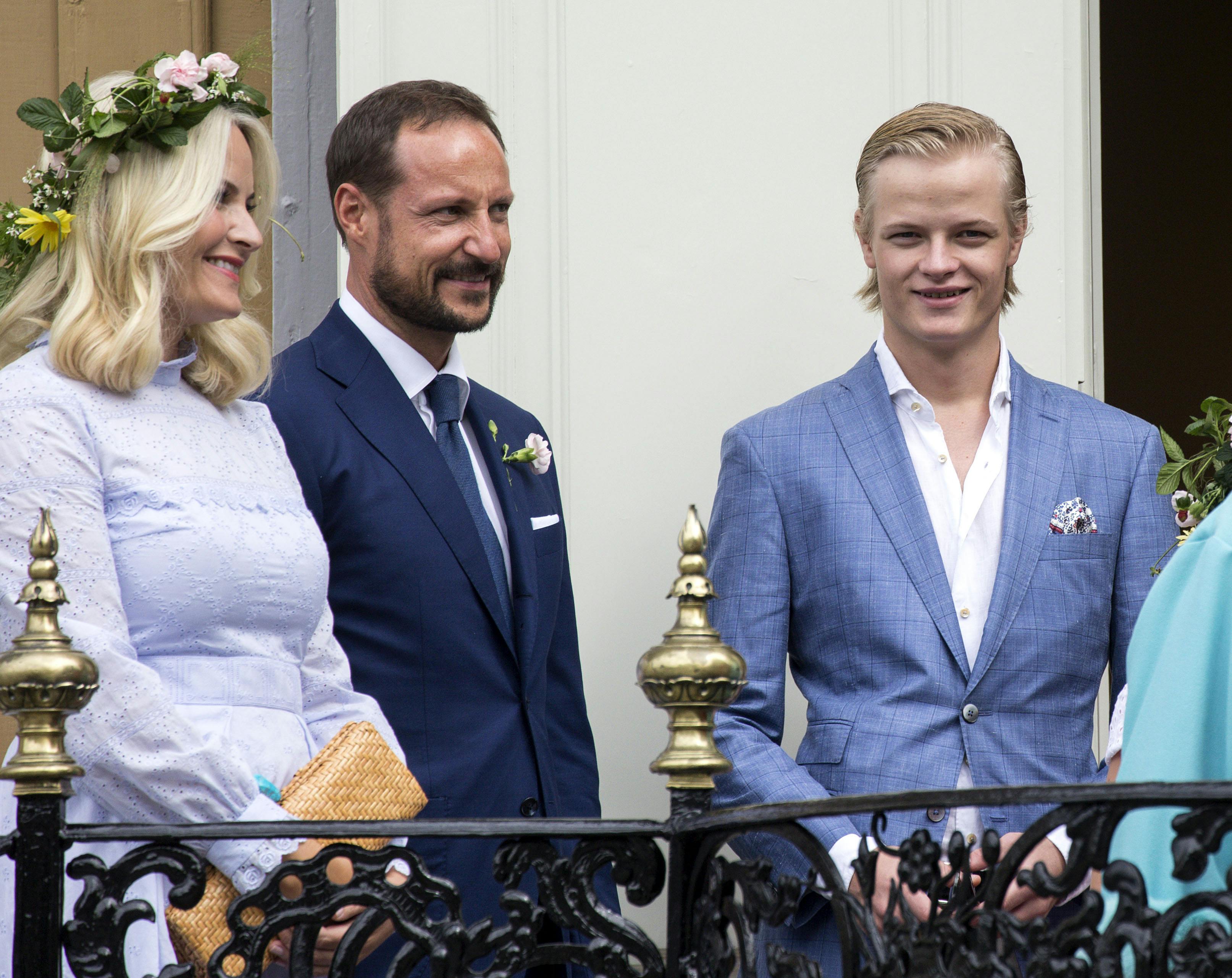 https://imgix.seoghoer.dk/media/article/mette-marit_prins_haakon_og_marius.jpg