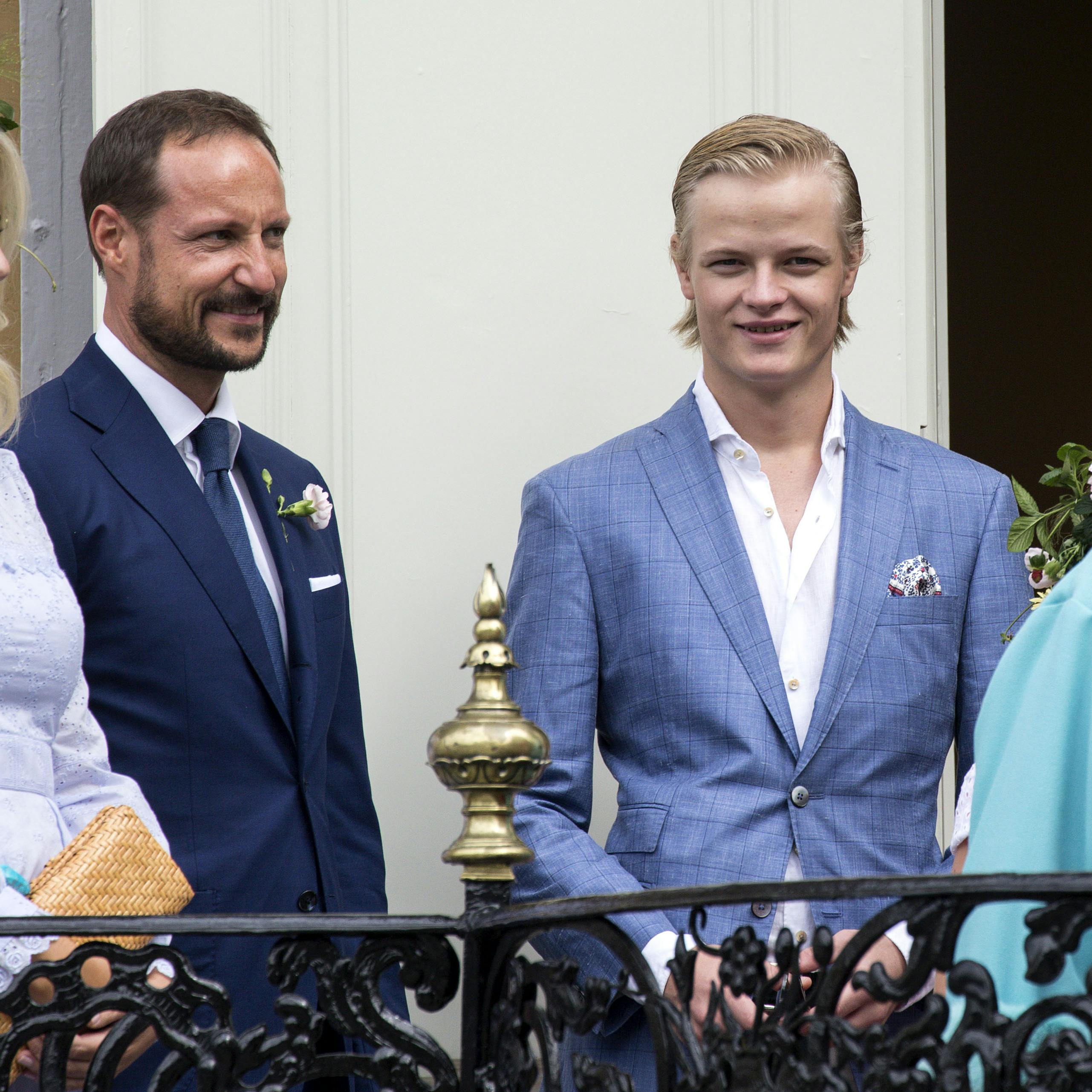 https://imgix.seoghoer.dk/media/article/mette-marit_prins_haakon_og_marius.jpg