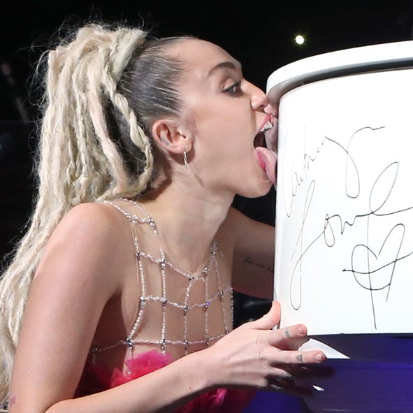 https://imgix.seoghoer.dk/media/article/miley-cyrus-slikker-for-velgoerenhed.jpg