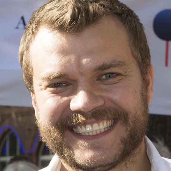 https://imgix.seoghoer.dk/media/article/pilou-asbaek-02112017.jpg
