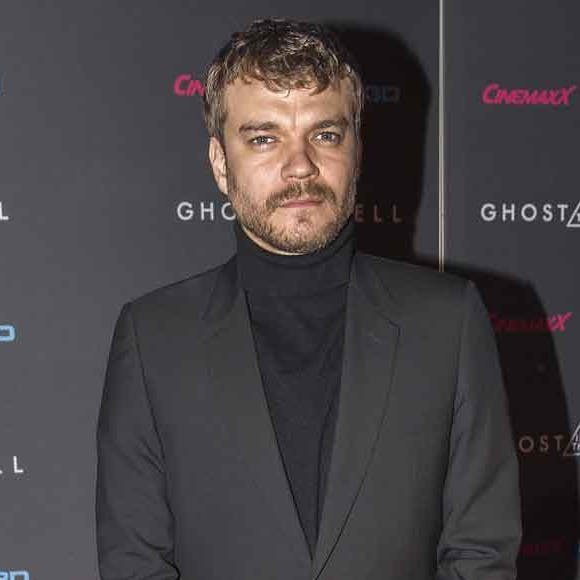 https://imgix.seoghoer.dk/media/article/pilou-asbaek-06022018.jpg