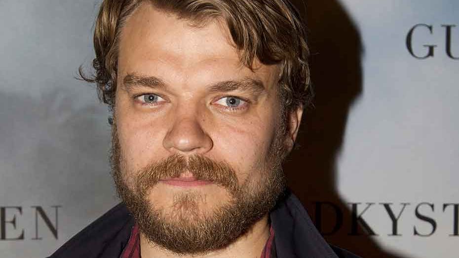 https://imgix.seoghoer.dk/media/article/pilou-asbaek.jpg