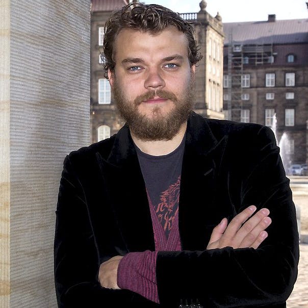 https://imgix.seoghoer.dk/media/article/pilou_asbaek.jpg