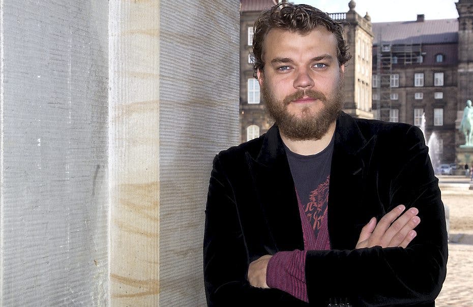https://imgix.seoghoer.dk/media/article/pilou_asbaek.jpg