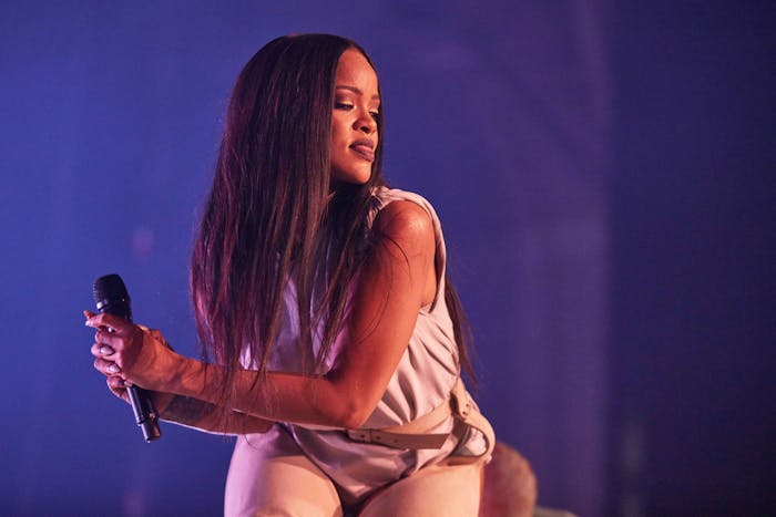 giver Rihanna blandede anmeldelser SE HØR