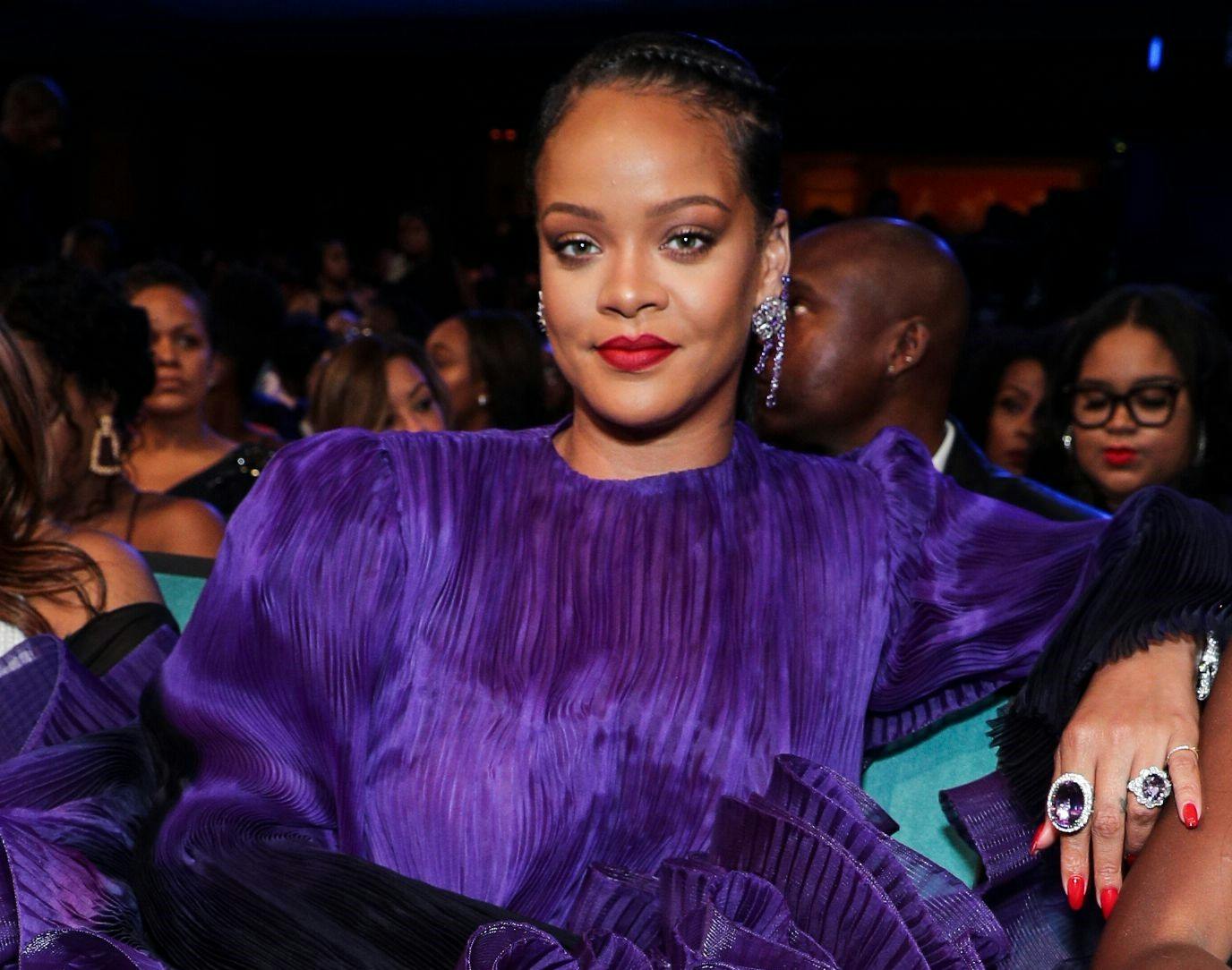 https://imgix.seoghoer.dk/media/article/rihanna_-_saelger_kjolen_alle_taler_om.jpg