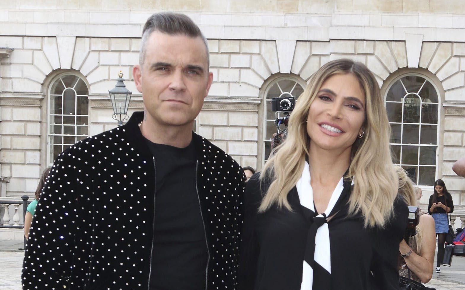 https://imgix.seoghoer.dk/media/article/robbie_williams_og_ayda_field_0.jpg