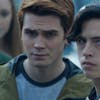 https://imgix.seoghoer.dk/media/article/season_1_episode_7_in_a_lonely_place_archie_and_jughead_in_the_crowd.png