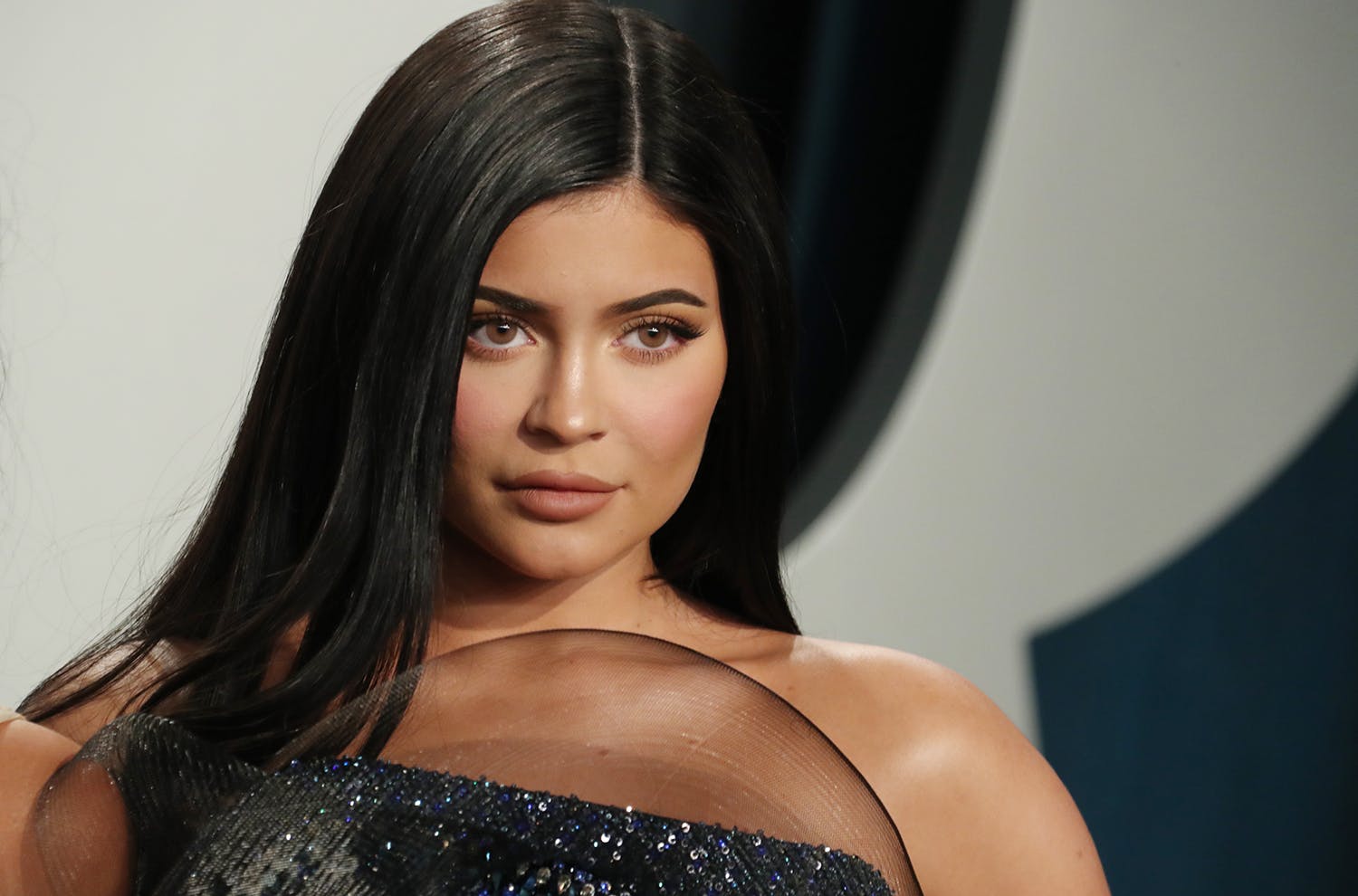 Kylie Jenner forarger med spisepinde fra Louis Vuitton til 3.000
