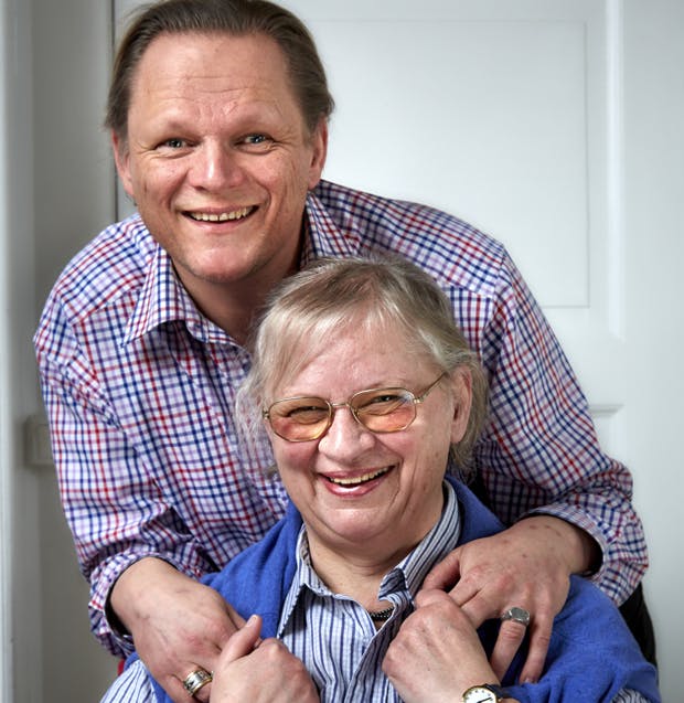 https://imgix.seoghoer.dk/media/article/sigurd.barrett.lisbeth.skovgaard.fra_.bogen_.mig_.og_.min_.mor_.af_.lotte_.dalgaard.foto_.bjoern.jakobsen_0.jpg