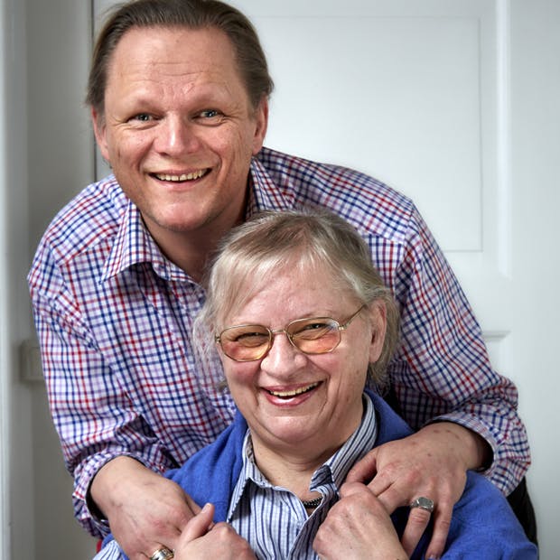 https://imgix.seoghoer.dk/media/article/sigurd.barrett.lisbeth.skovgaard.fra_.bogen_.mig_.og_.min_.mor_.af_.lotte_.dalgaard.foto_.bjoern.jakobsen_0.jpg