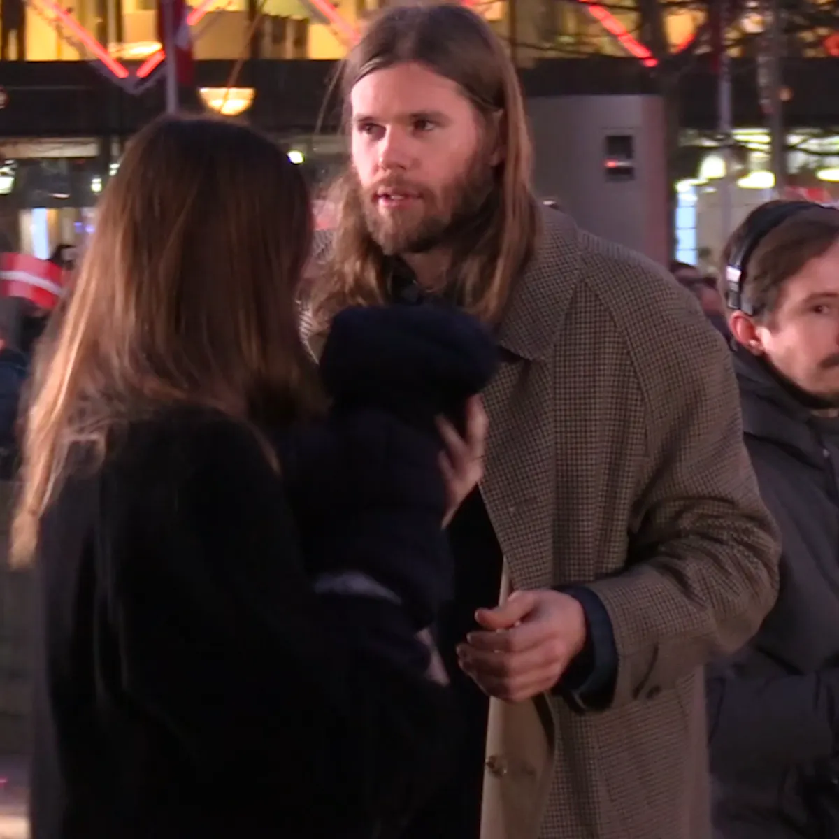 Mikkel Hansen passer på søn og kæreste | SE og HØR