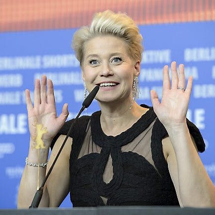 https://imgix.seoghoer.dk/media/article/trine-dyrholm-pressemoede-med-soelvbjoern.jpg
