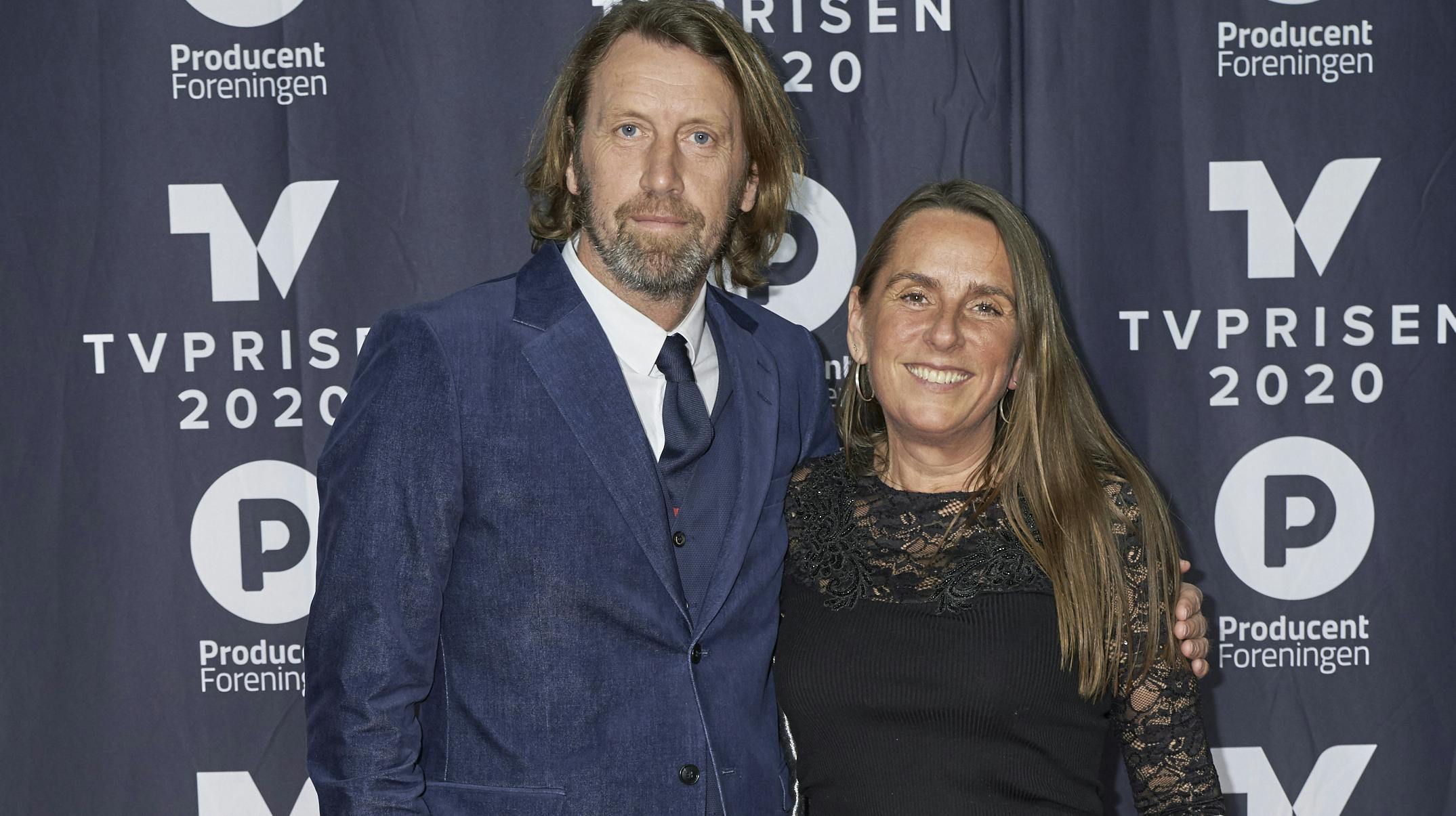 Anders Agger med TV-kollegaen Anne Hjernøe til TV Prisen 2020. 