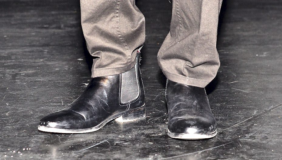 Kan du gætte, hvilken dansk musiker der går i disse ungdommelige sko?