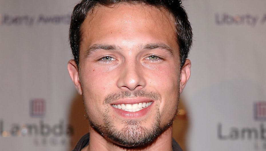 Ricardo Medina Jr. Stak bofælle med sværd