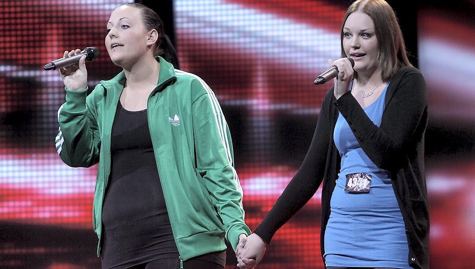 Kæresteparret Isabella og Caroline holder ikke kun i hånd til X Factor-audition